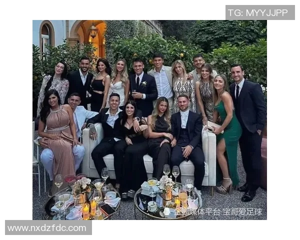 网红超模秒杀老帽子！梅西妻子的巧妙混搭引热议